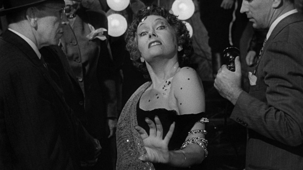Sunset Boulevard (1950): The Narrator in the Pool